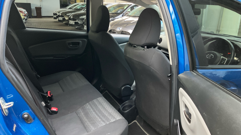 Toyota Yaris 1.33 VVT-i Icon 5dr CVT Petrol Hatchback